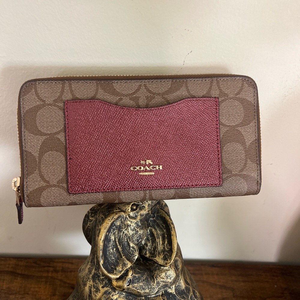 Coach Signature Zip Wallet with Berry Front Pocket